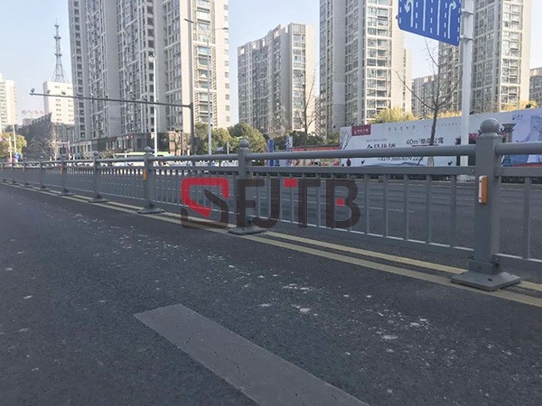 江蘇淮安市區(qū)隔離護(hù)欄 江蘇淮安市區(qū)隔離護(hù)欄